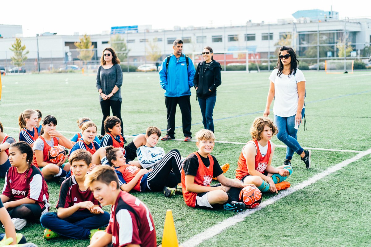 VanPoliceFnd's tweet photo. The VPD Police Athletic League (PAL) program is inspiring our youth through school athletic outreach such as soccer, basketball & floor hockey. #VPF #YouthPrograms https://t.co/stF7FBvthB