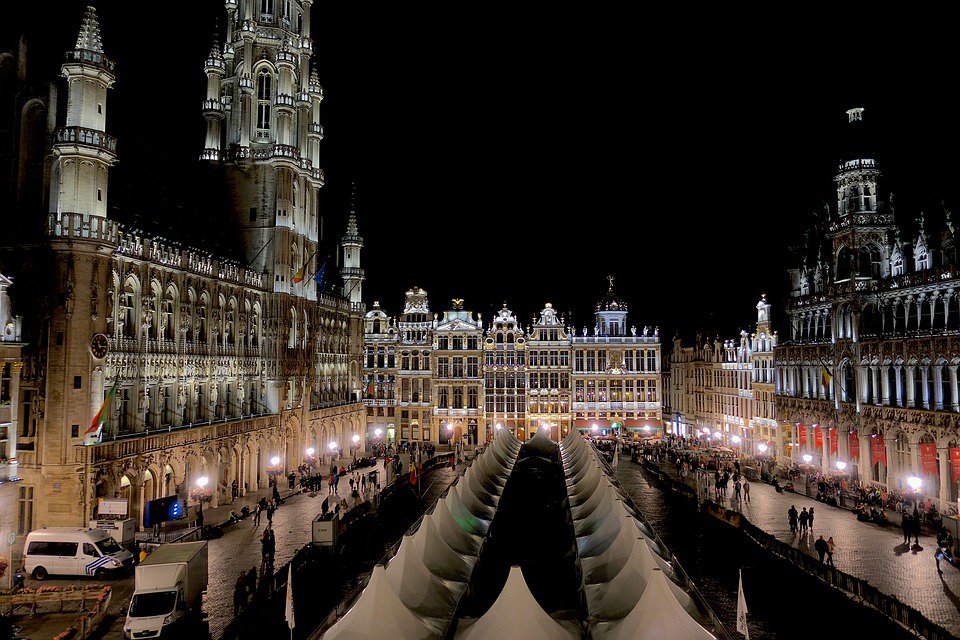KxEvents's tweet photo. Brussels Coders! Come talk about kdb+ time-series, in-memory technology at our #KxMeetup tonight! RSVP here: https://t.co/03qCyFXtiJ #AnalyticsAtSpeed #BigData #KxTechnology https://t.co/mwMTj5mkLh
