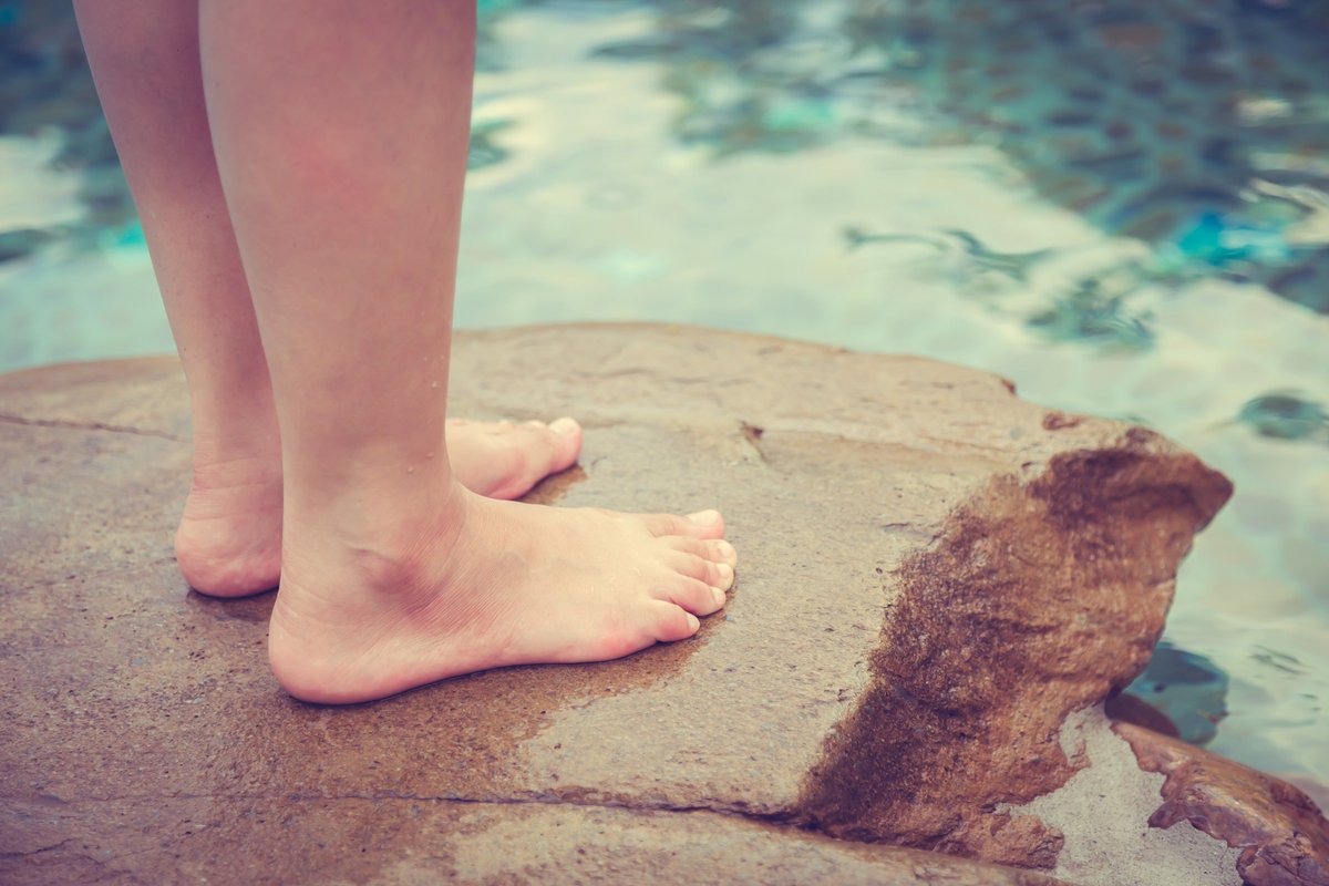 _MedAssist's tweet photo. Close your eyes and ask someone to prod one of your middle toes. According to Oxford University most can't tell which toe is being touched! https://t.co/pTKLiUWG0G