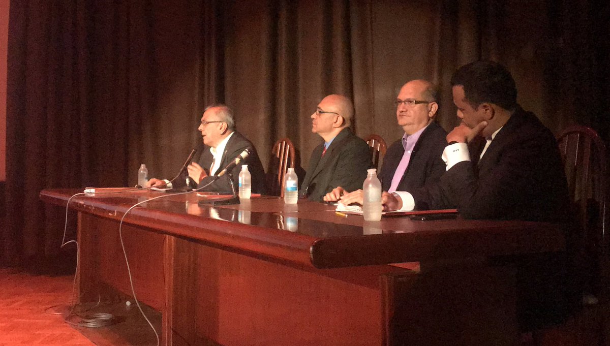 Omar_PrietoPSUV's tweet photo. Inicia el encuentro Zulia Desarrollo Productivo 2025 con la participación del Econ. Rodrigo Cabezas, Ex-Ministro de Finanzas y el Constituyente Andrés Eloy Méndez. 
Queremos propiciar el intercambio de experiencia y conocimiento para hacer del Zulia, un estado próspero. https://t.co/78jmKojCxc