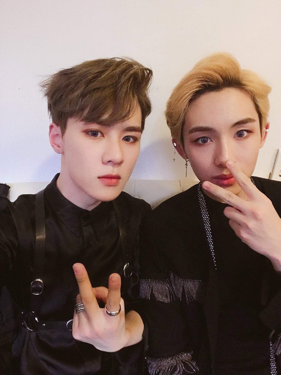 seoho_twt's tweet photo. O H M YG OD MY MANS HOT https://t.co/EyHSysr9dB