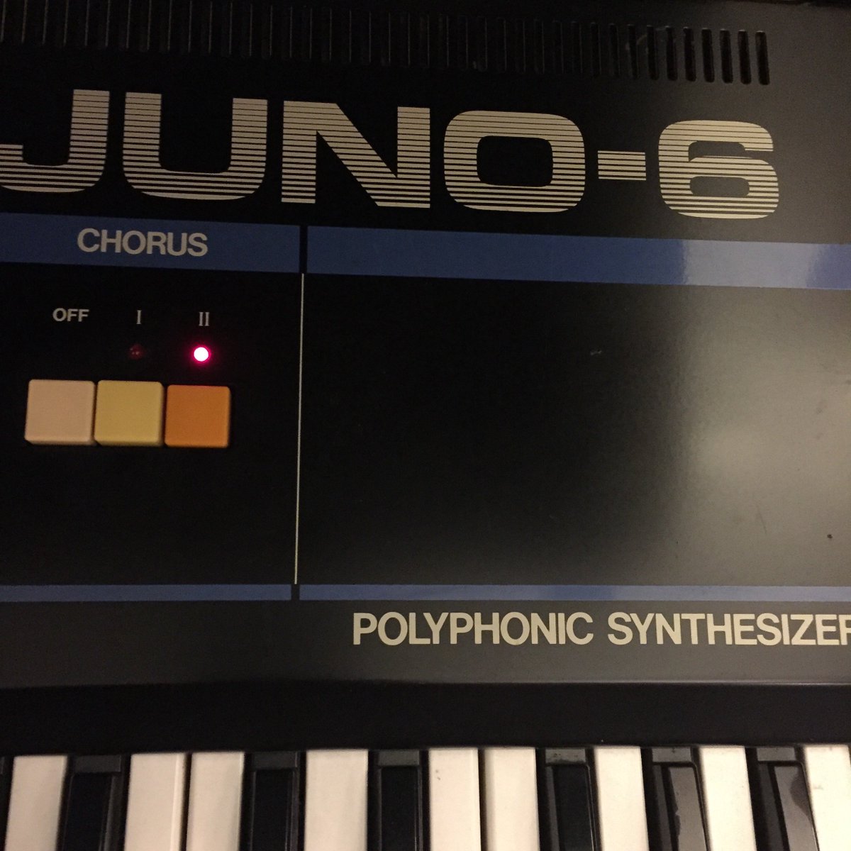 I can't get enough of this synth. And that Chorus... 😍😍😍 You'll hear plenty of this on my upcoming EP! 👽👽👽
#roland #rolandjuno #juno #juno6 #polyphonic #synth #synthesiser #synthesizer #music #musicproduction #musicproducer #producer
