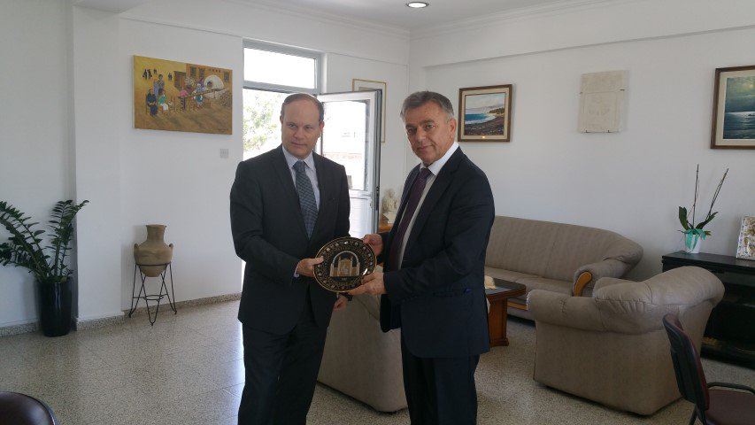 PolisChrysoshou's tweet photo. Στη συνάντηση ο κος RENE TROCCAZ ενημερώθηκε για τον Ακάμα, τα περιβαλλοντικά θέματα της περιοχής, το θέμα με τις περιβαλλοντικές οργανώσεις και τις χελώνες. #polis #MyPolis
https://t.co/TCtTTlrRfj https://t.co/CVYQT2MiZp