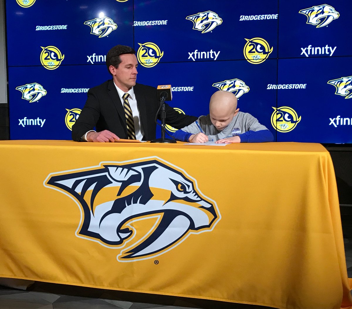 We’ve just signed Devin Roque to a contract ✍️  #Preds | @MakeAWishMidTN https://t.co/ehQAo4VSFE