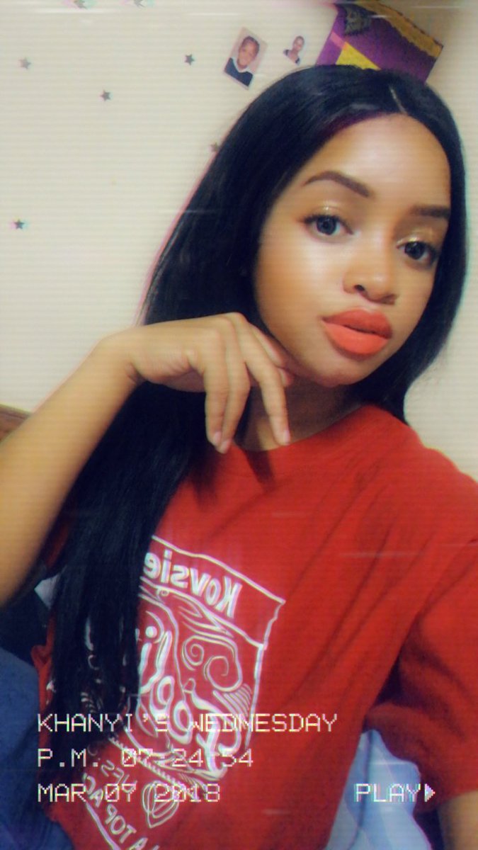 AdvoBarryRoux's tweet photo. Ziyanda Mazibuko, a 19 year old University of Free State student has been missing for a few days now and with her whereabouts unknown. Her phone has been off since Sunday. If anyone have seen her please tell her that her friends are worried

Retweet For Awareness https://t.co/74gFCLw1z7