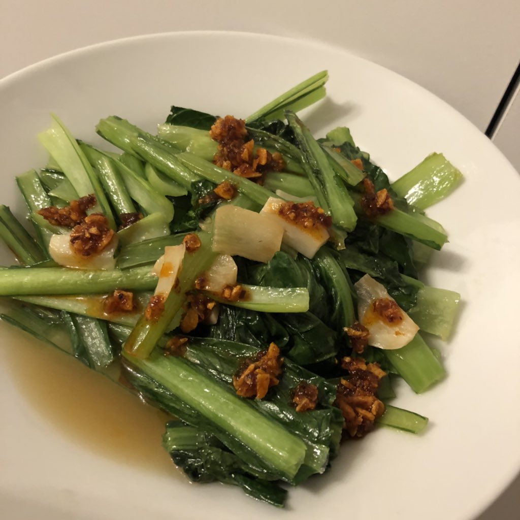 たかはしゆい Pa Twitter 小松菜にんにく炒め からの 食べるラー油 いいおつまみです にんにく 食べるラー油