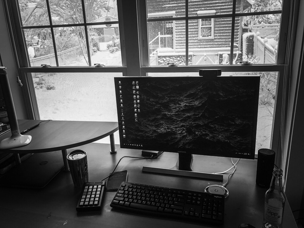 NAdoTEg's tweet photo. Not a bad way to spend a day working from home. #tryingtoatleast #photoshopexpress https://t.co/uHbkdokiay