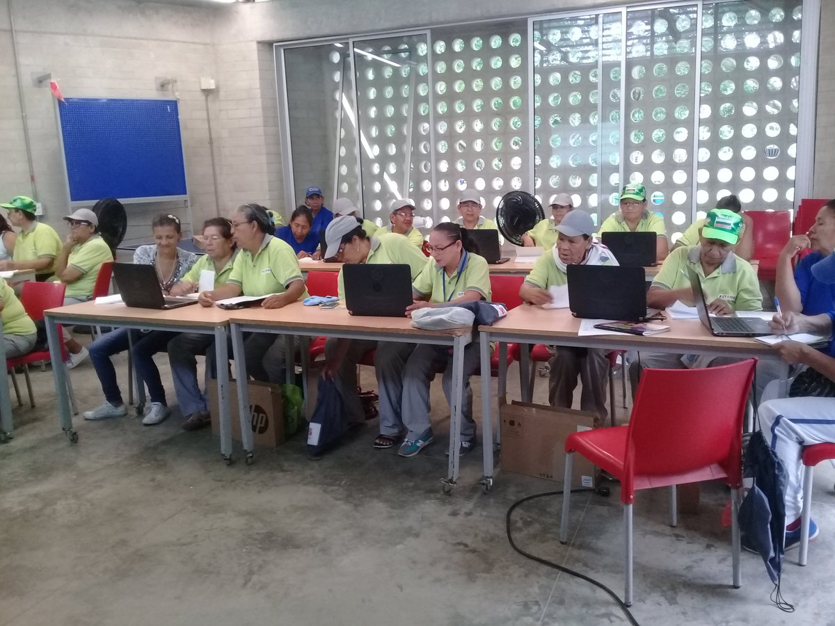 SISTEM3SENACFMA's tweet photo. En formacion complementaria de sistema con adulto mayor ambiente externo Parque Yamesies @SBDIR_SENACFMA @bienestarCFMA3 https://t.co/wsk7HYo0yK