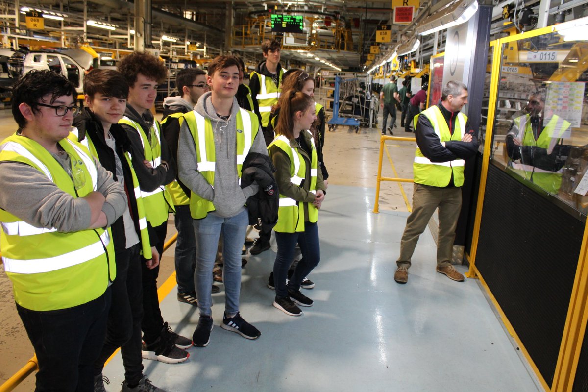 JLR_EBPC's tweet image. Some more lovely Welsh students visiting @JLRHalewood today, and we even laid on our own Welsh guide - Mervyn - to welcome them.  Guides gave us a fantastic and well informed tour - very responsive &amp;amp; open to questions. @JLREducation @BMetC @meiriondwyfor @Tomorrows_Eng #Inspire