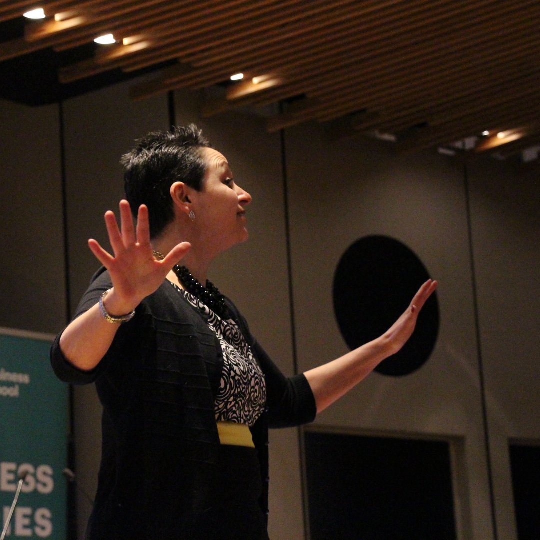 WorldCommForum's tweet photo. Amazing Deborah Grayson Riegel, Director of Learning at Boda Group presents her book "Tips of the Tongue".
#wcfdavos #wcfglobal2018 #geneva #communication #future #communicationoffuture #speaking #publicspeaking https://t.co/PKW8lZ4Ze4