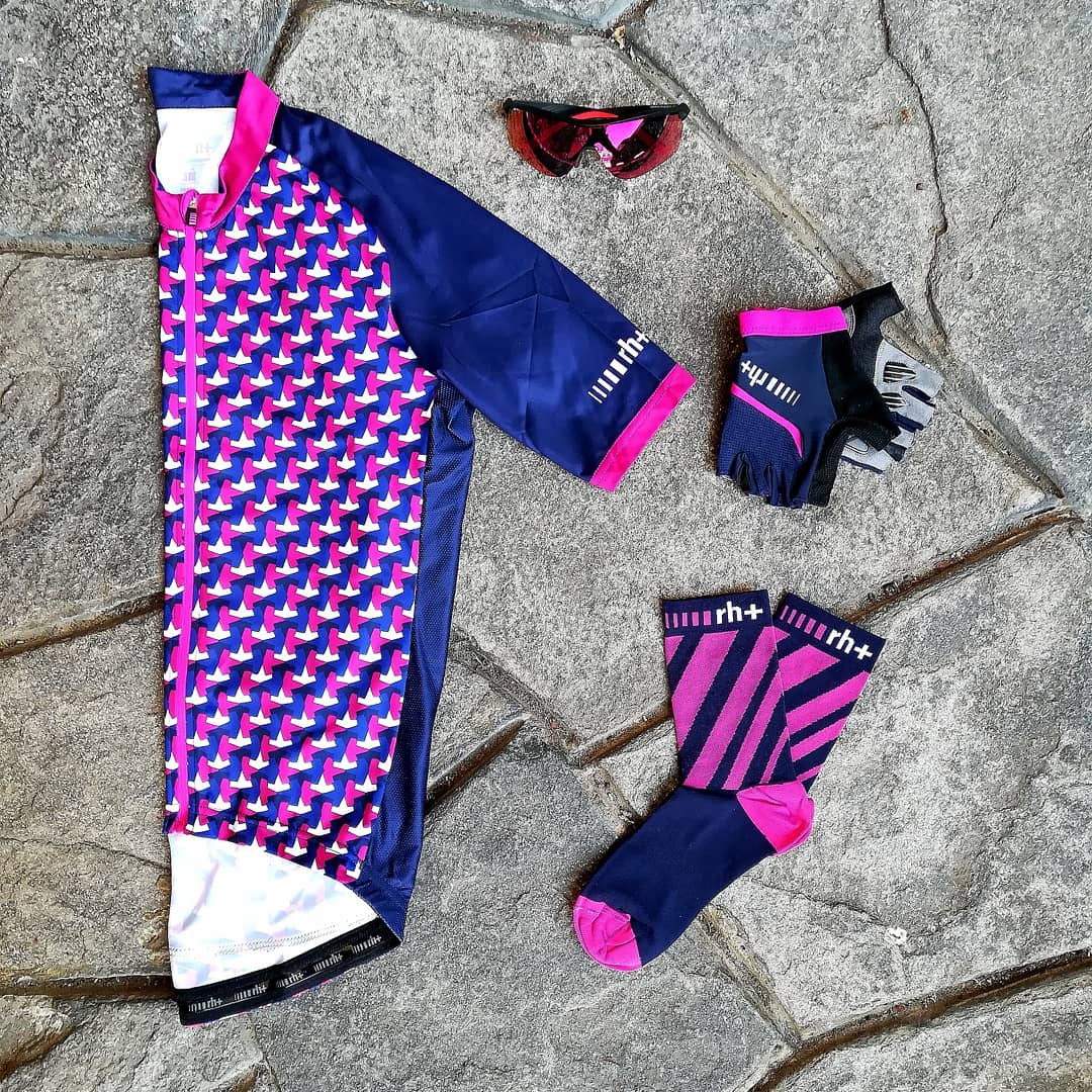 FLY_Holidays's tweet photo. #SpringTime! What is your favorite outfit of @Thelookofsport? ๐ด๐ป๐ผ
-
#cycleunit #flycyclingholidays #cyclingwear #cyclinghelmet #cyclingjersey #cyclingpartner #lambohelmet #lambo https://t.co/ETDvEiFbvo