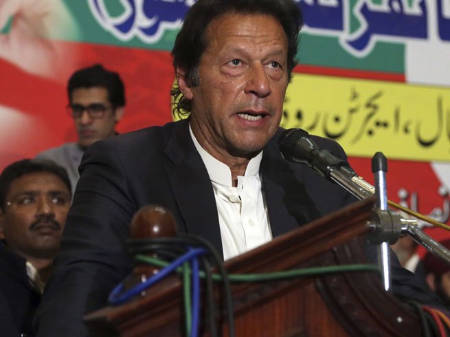 NBT_Sports's tweet photo. #BatForce
@ImranKhanPTI पर फेंका जूता तो 'बल्ले' से होगी पिटाई
https://t.co/oEa1LdszEt https://t.co/eLEBOp3e42