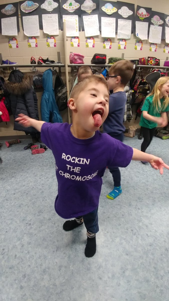 mrskingma's tweet photo. Happy #worlddownsyndromeday2018 from us in #grade1 ! We had a lot of fun dancing in the hallway with our #LotsOfSocks !! @CobblestoneES @GEDSB https://t.co/mqiPVsv576