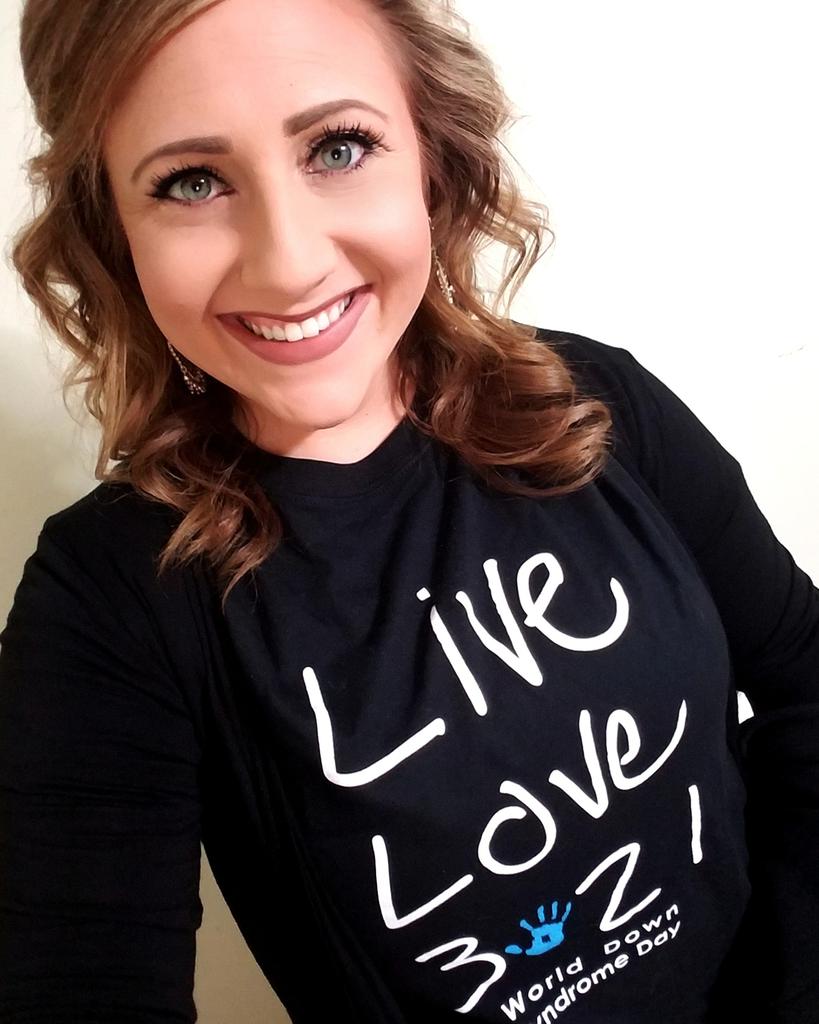 tsspiegel's tweet photo. Proudly reppin' my @ABC_HOPES 3/21 shirt for #WorldDownSyndromeDay! 💙🖐  #ABCHopes #HelpingHands #Empower #LiveLove https://t.co/Xsx7ZOZkBR