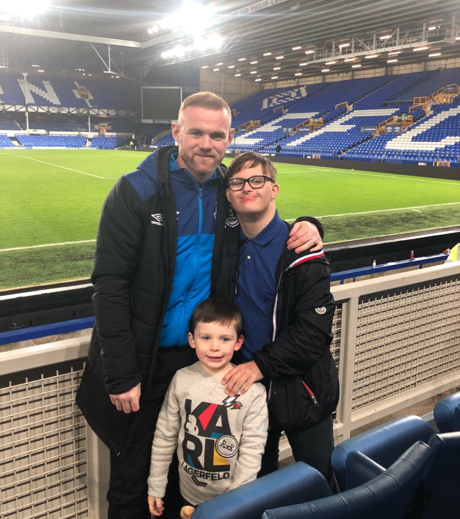 Today we celebrate World Down Syndrome Day. It was pleasure to meet the Oxford Bulls FC squad last week at Goodison, great little team. And here’s a picture with our close family friend Jake who never fails to make us laugh! 💙🙌 #WorldDownSyndromeDay