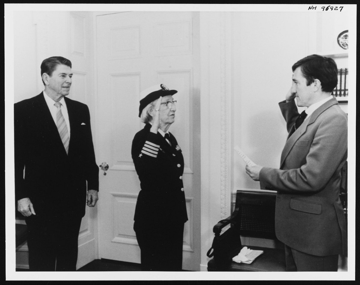 SarahBoxx's tweet image. Know of any good #computerprogrammers? Grace Hopper, fondly nicknamed 'Amazing Grace' was a transformational mathematician and computer programmer and one of the first women to achieve a Ph.D. in mathematics. Grace Hopper earned so many firsts for women in technology and science!