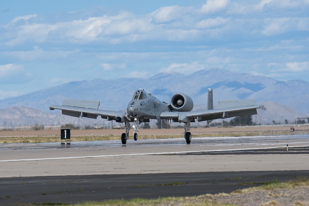icas_hq's tweet photo. Nothing but sunshine and blue skies at last weekend's Luke Days 2018: The Future of Airpower!
📸: Larry Grace
#airshow #lukedays2018 #aviation #f22 #f22raptor #a10 #a10warthog #aviationgeek #aviationlovers #planes #airshows #airshowseason https://t.co/bByAq4317m
