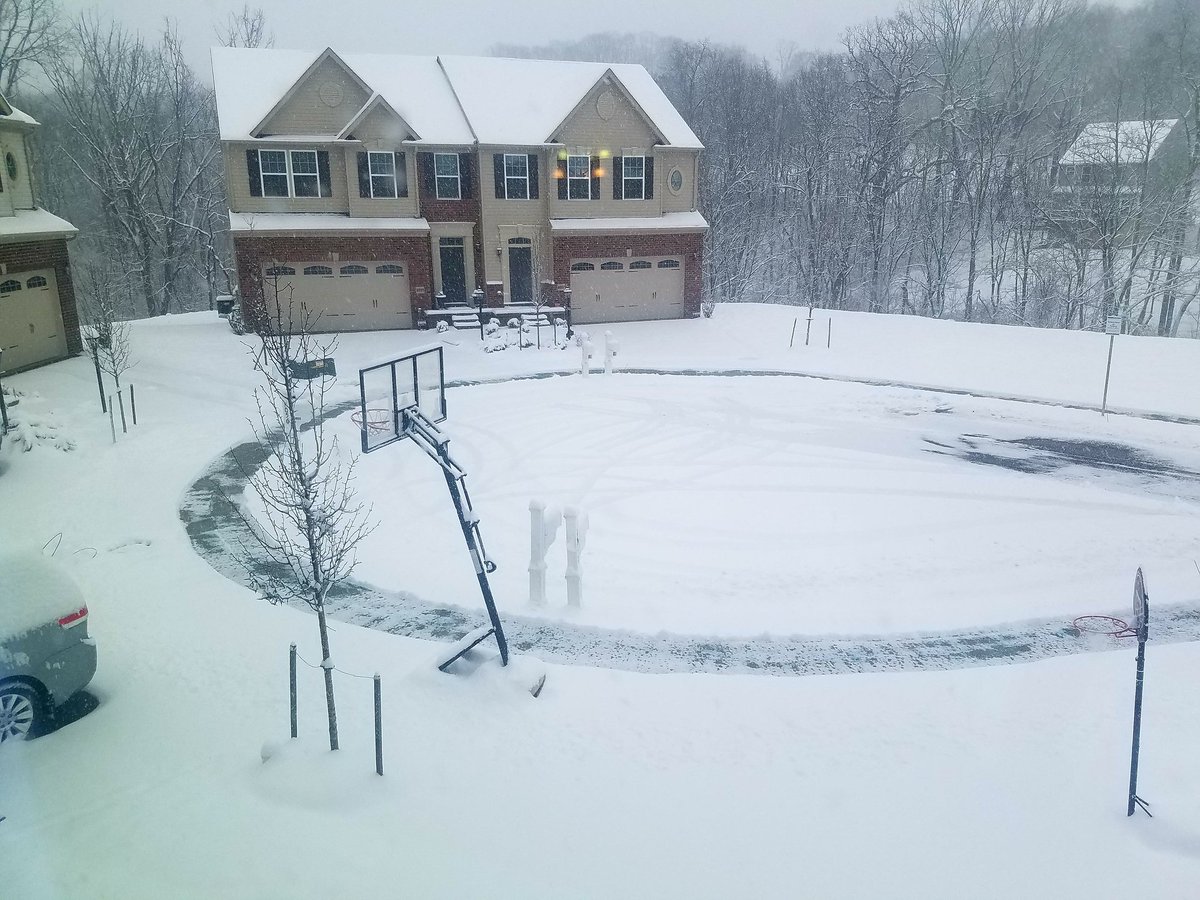 biplabray1982's tweet photo. Mid March snow storm https://t.co/nfer3Npxqf