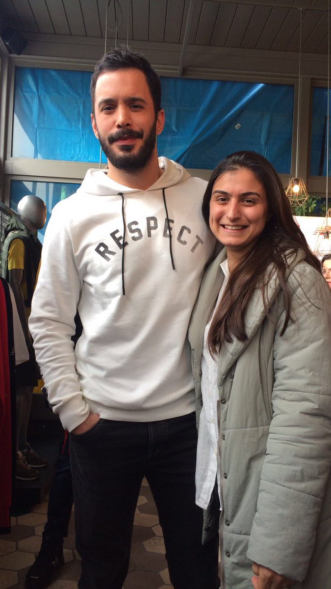 barisarducfanr1's tweet photo. Barış Arduç'un imzasını taşıyan #BarisArducXNewBalance koleksiyonunun lansmanindan ♥✌

#BarisArduc https://t.co/pA43EKX80L