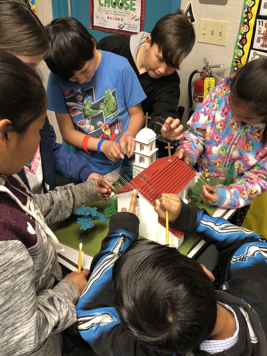 mr_lapiad's tweet image. 4th grade mathematicians having fun measuring angles around the room with a protractor. #RioLindo #Keeplearningfun