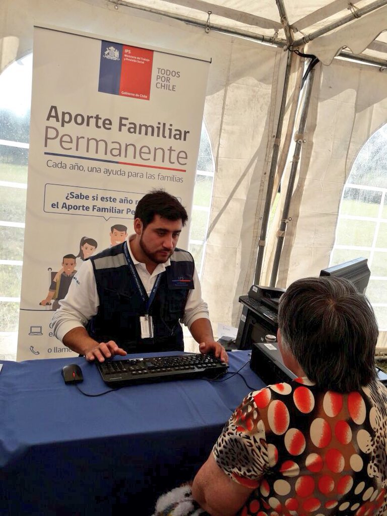 IPSLosRios's tweet photo. Estamos participando de operativo municipal en terreno organizado por @Muni_LagoRanco en el marco del inicio del año escolar en localidad de #Illahuapi 👨🏻💻 Atendiendo consultas de beneficiarios y pensionados de @IPSChile @IPSLosRios https://t.co/DuT88eVuMk
