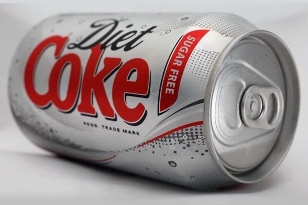 OnlineFFF's tweet photo. Overweight Folks And Diet Drinks -- https://t.co/GDRc0VravW -- #fatloss #foodforfitness #dietcoke https://t.co/csdNEsT1N5