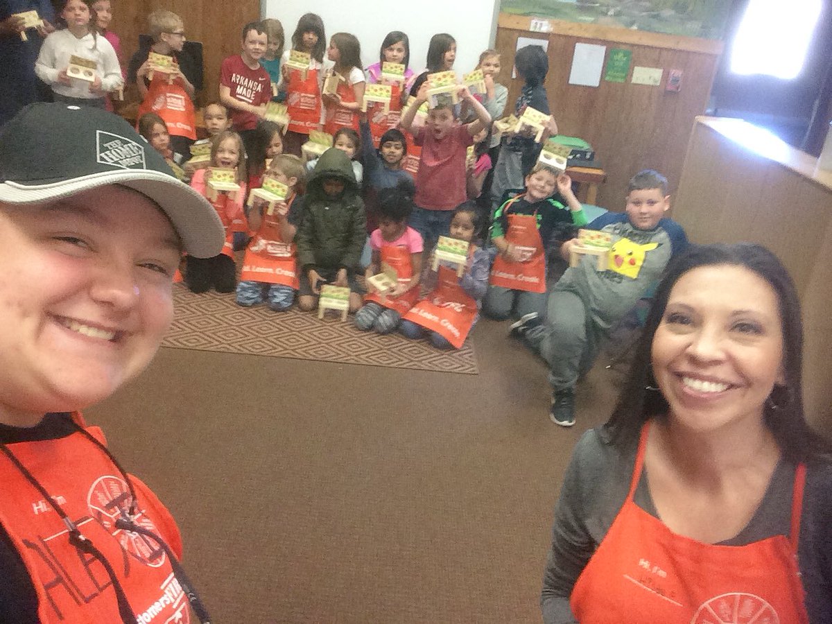 GandySteven's tweet photo. Great job to cashiers Alexis and Hilda for their AWESOME Kid’s Workshop at Pinecrest School in Bentonville today! Great community involvement ladies!! Thank you!! #Team8445 #SWBEST 👊🏼💣💥 https://t.co/YJSXPKsPPI