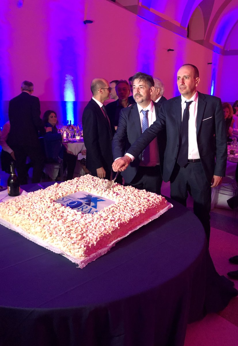 idrotrade's tweet image. Sabato 17 marzo, nella splendida cornice di Villa Castelbarco abbiamo celebrato con i nostri partner e collaboratori i vent’anni di Idrotrade e del nostro marchio Storm.

#Storm #StormDesign #Storm20anni #VillaCastelbarco #Compleanno #idraulica #arredobagno #condizionatori