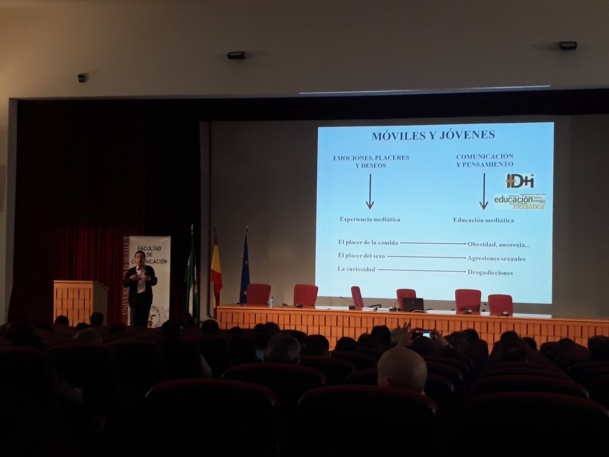 "El éxito de los smartphone en los jóvenes se debe a que el 70% del ciberespacio es icónico; se llega a la emoción a través de los sentidos": Joan Ferrés en 3er #CongresoComunicacionyPensamiento Generación Smartphone. <a href="/unisevilla/">Universidad de Sevilla</a>