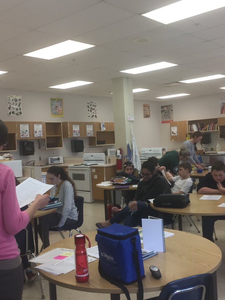 MrsShusterFCS's tweet photo. Farm to School presentation from @Rural_Action with #FCS Principles of Food class @AthensMiddle @AthensCitySD resulting in a tasty dish with local foods! https://t.co/pArEJEWAic
