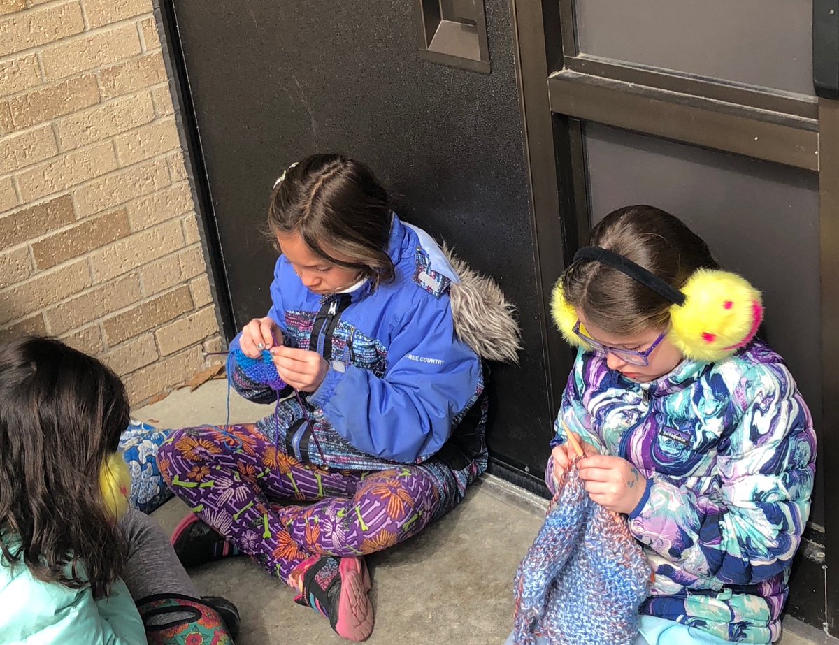MrsSiegel2's tweet image. Knitting during recess!!! ❤️ #recessfun @HamiltonHawks82