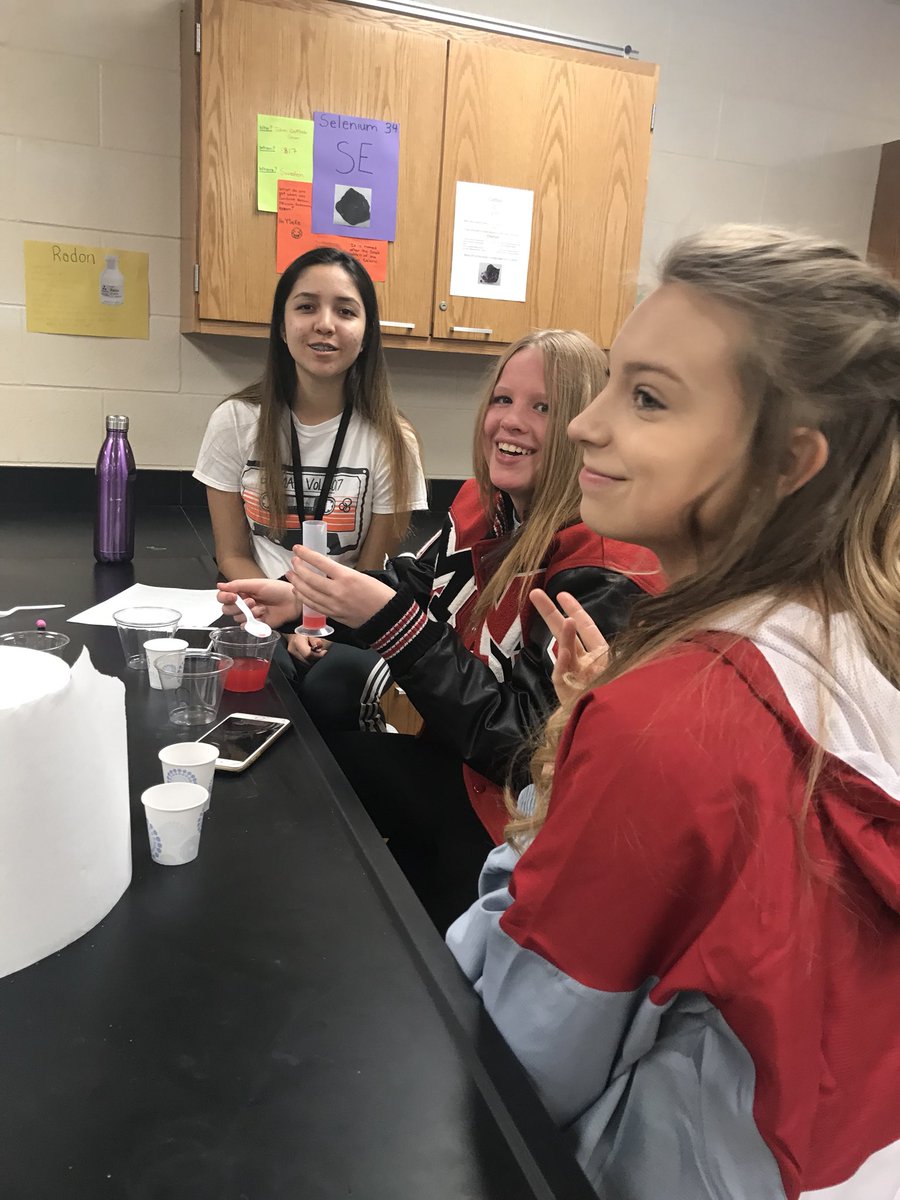 MCS_Chemistry's tweet photo. Learning about concentration with kool-aid ���🏼‍🔬⚗️ #SquireScience https://t.co/FzHrHquRkI