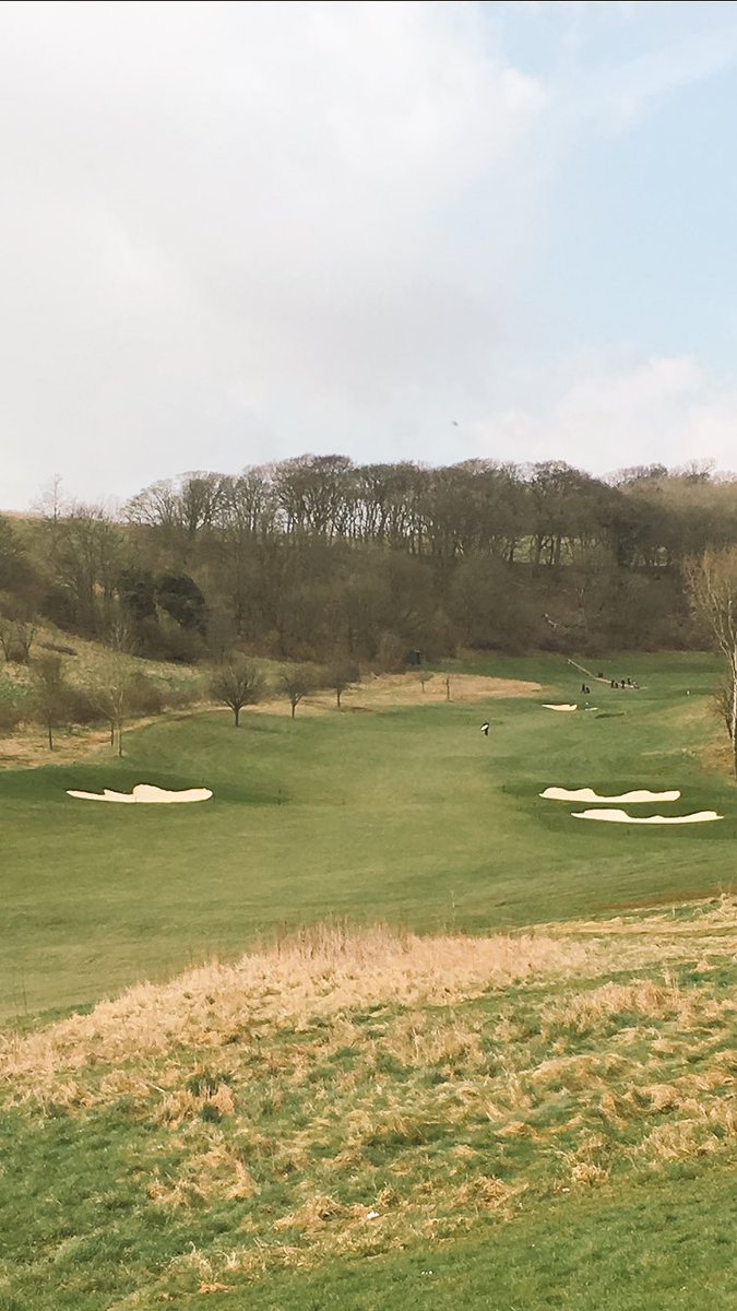 The 8th fairway bunkers filled with sand. What a difference it makes from the tee👌#Worthinggolfclub #bunkers