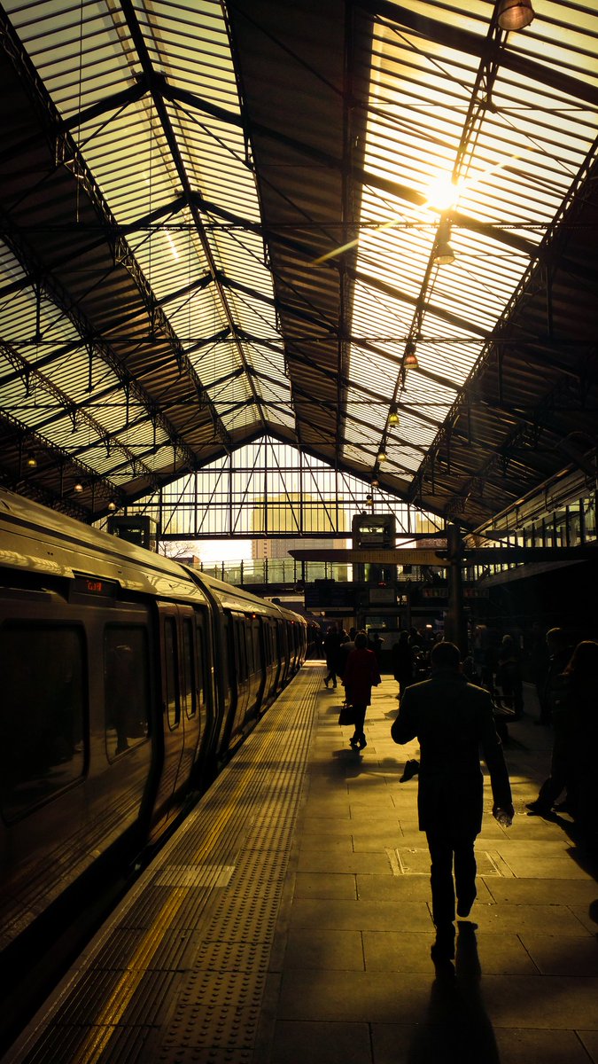 London_W4's tweet image. Bring me sunshine. Such a perfect day, even the tube stations are full of sunshine today...
#WednesdayMotivation #LondonGuide #tube