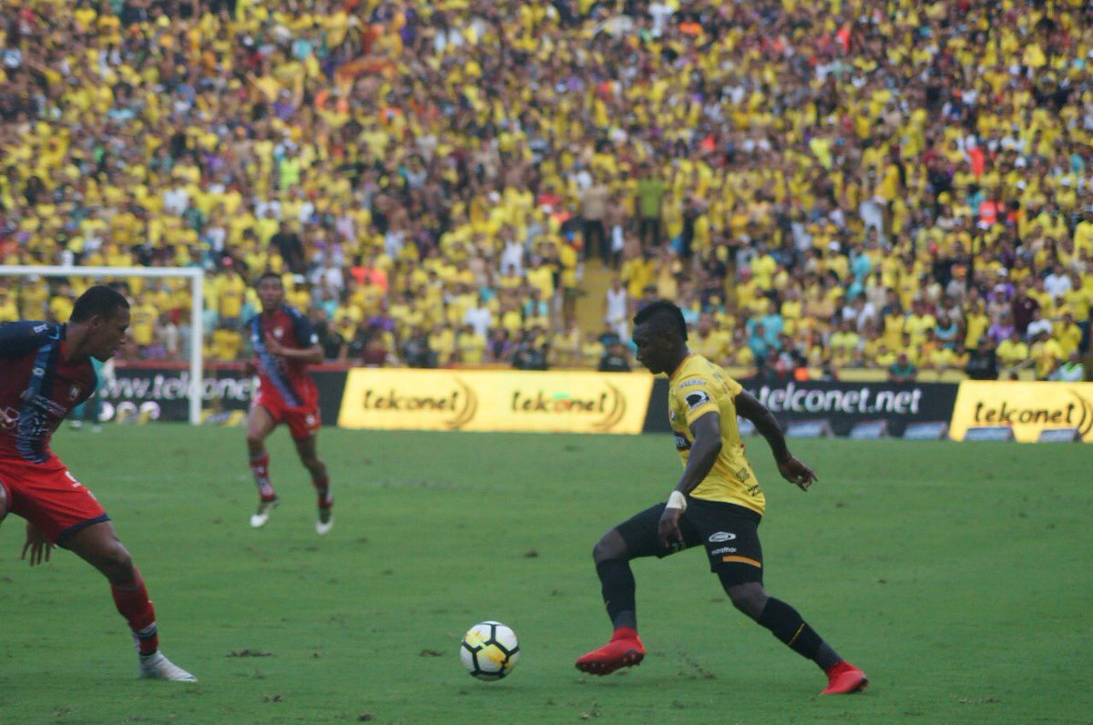 BarcelonaSC's tweet photo. “Con trabajo uno se está ganando las cosas y sumar para el bien del equipo”. #ECastillo 🎙 https://t.co/7WOsXKUt72