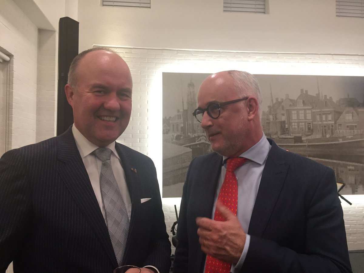 wietskekoen's tweet photo. CdK Arno Brok op bezoek in Joure #dfmstemt #fryslankiest. Met @VeenstraFred https://t.co/G9pGceJYH4