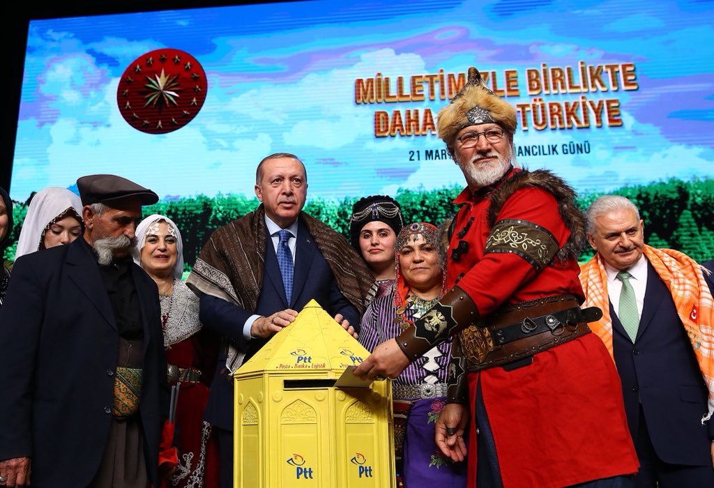 VeyselEroglu's tweet photo. 23 milyon mektup, 70 milyon fidan. Daha temiz bir Dünya daha yeşil bir Türkiye…

Sayın Cumhurbaşkanımız @RT_Erdogan ve Sayın Başbakanımız Binali Yıldırım @TC_Basbakan ile ilk mektupları posta kutusuna atarak bu projeyi başlattık. #DahaYeşilTürkiye https://t.co/BMPHIn0Lud
