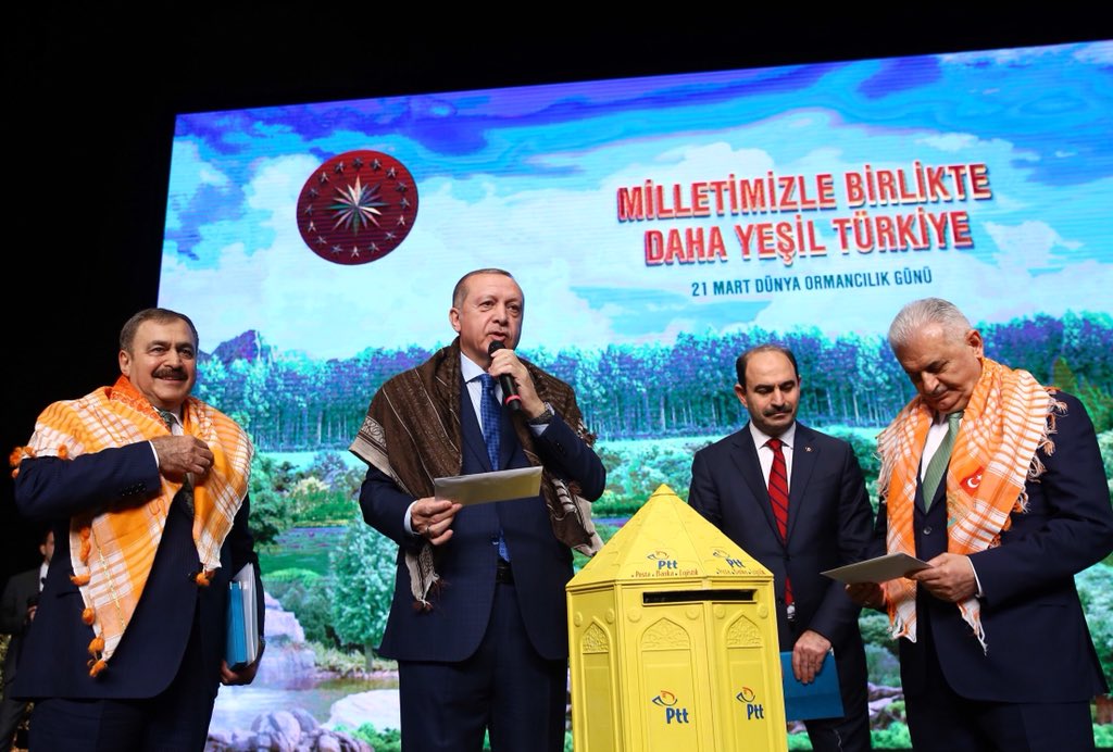 VeyselEroglu's tweet photo. 23 milyon mektup, 70 milyon fidan. Daha temiz bir Dünya daha yeşil bir Türkiye…

Sayın Cumhurbaşkanımız @RT_Erdogan ve Sayın Başbakanımız Binali Yıldırım @TC_Basbakan ile ilk mektupları posta kutusuna atarak bu projeyi başlattık. #DahaYeşilTürkiye https://t.co/BMPHIn0Lud
