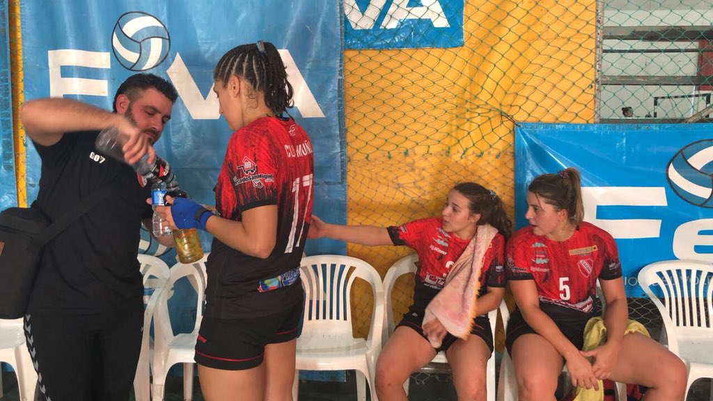 femebal's tweet photo. #NacionalC @MunizHB le ganó 15 -11 a #AutomovilClub de San Nicolas y pasó a 4tos. https://t.co/rYwpp8hgoR