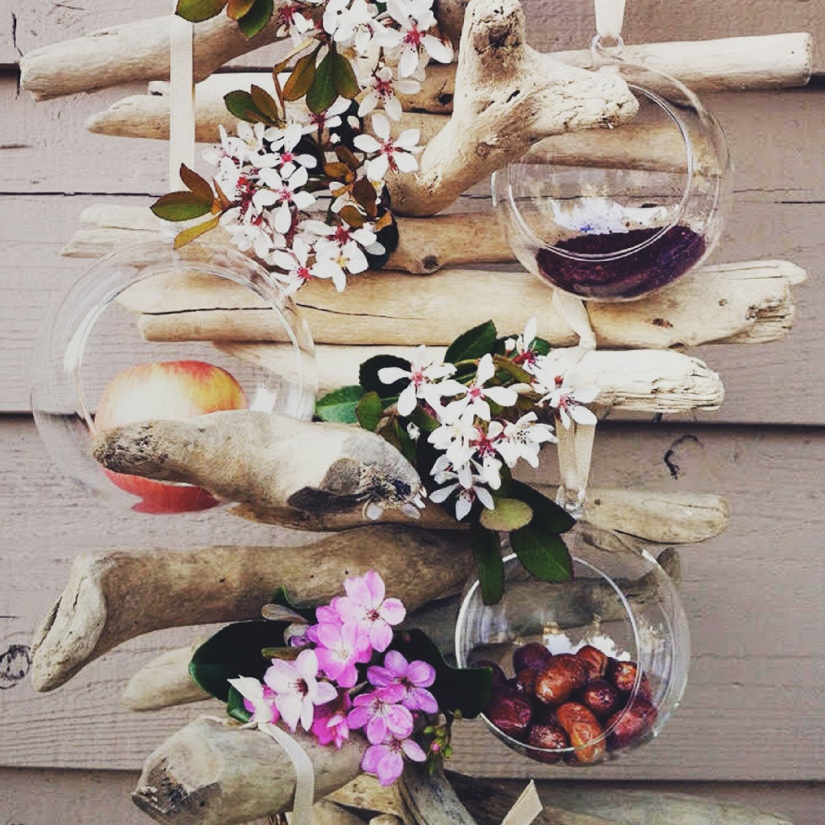 schoolofstretch's tweet image. For #Norooz and #WorldPoetryDay, we @schoolofstretch are inspired by the #love #poems of Rumi 🙏💙☄️ #yoga #selfcare