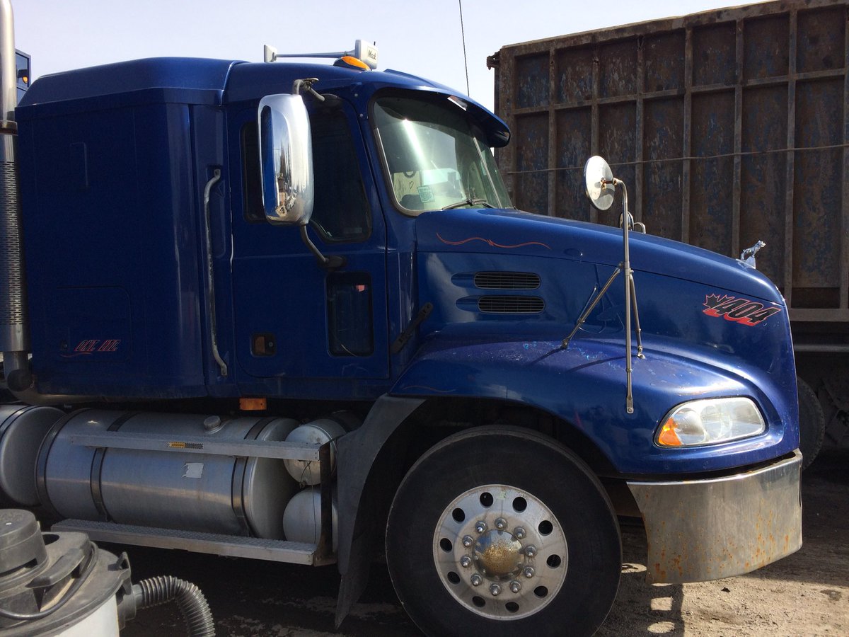 skinnybitch_ang's tweet image. Our #NewestEdition to the #Fleet #MackVision #LotsOfHoursOnAndInThisOne #WasLoveAtFirstSight #TwoYearsAndCounting 🚛❤️🚛