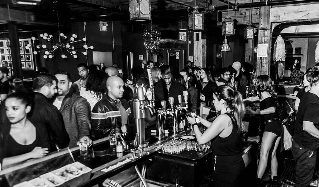 .<a href="/theraqtoronto/">The RAQ Bar & Lounge</a> on #QueenWest is looking for #servers and #bartenders. One year of experience required. bit.ly/2HQItVu

#Torontojobs #Toronto #Torontobars #Torontofood #Nightly