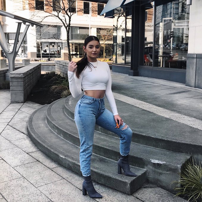 What&rsquo;s on your mind? 🌹 https://t.co/c1PRKnuftH