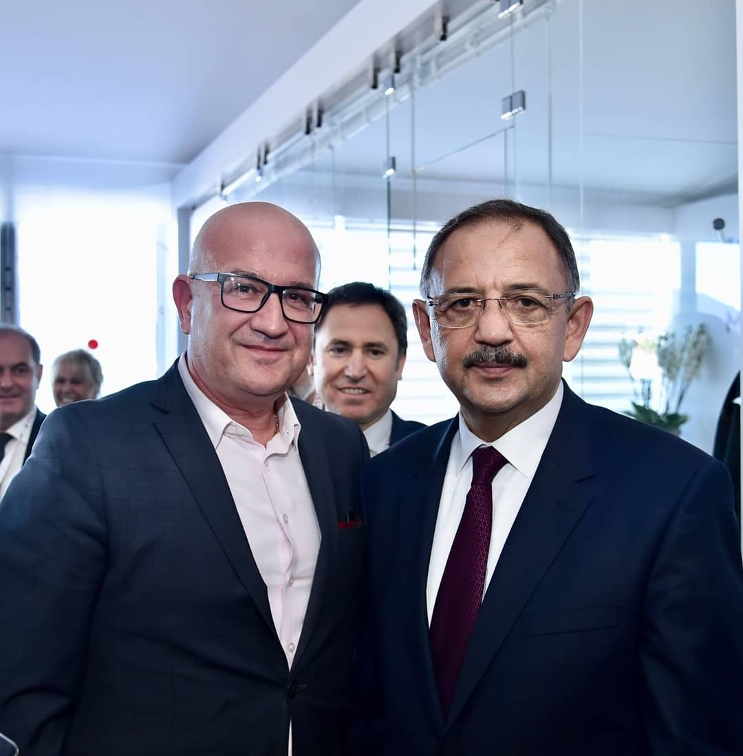 Çevre ve Şehircilik bakanı sayın Mehmet Özhaseki ile yine yeniden birarada samimiyet ve sorunlara yaklaşımından dolayı kendisine teşekkürlerimi iletirim.