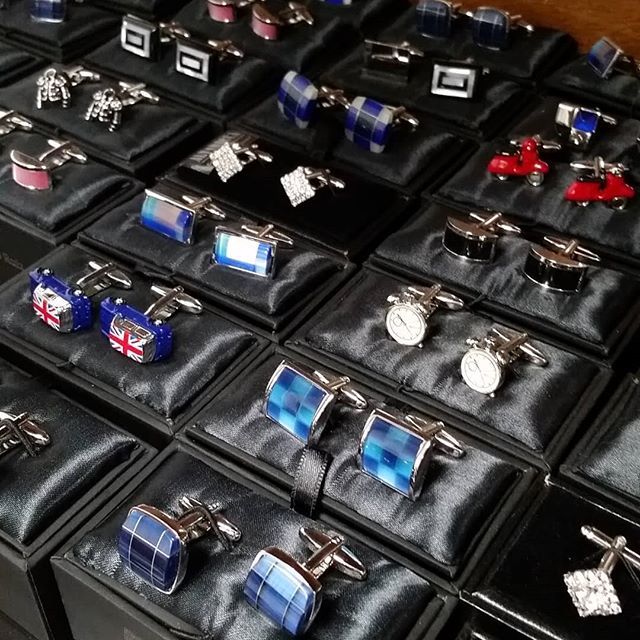 cobratate_n's tweet image. Un juego de muñecas entrelaza-dos 
#gemelos #cufflin ift.tt/2HTWNfU