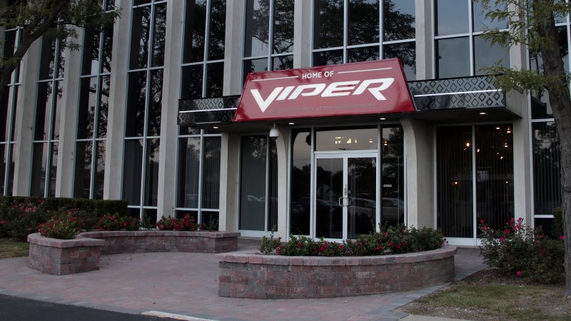 DiamondGlassPHX's tweet photo. Former #DodgeViper factory will house #FCA's historic car collection https://t.co/el3R8GMhZn https://t.co/4V5osFtcQu