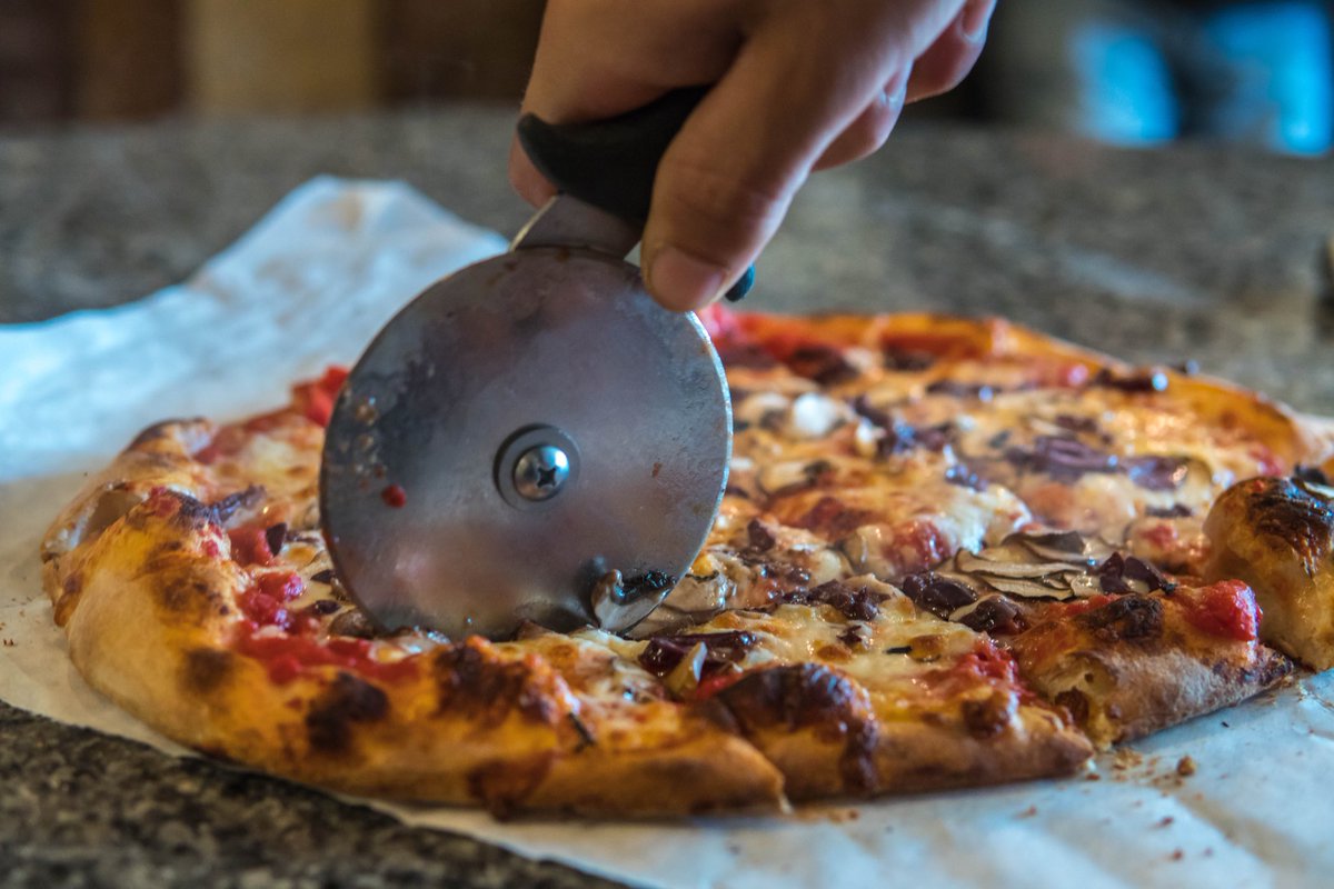 blackbirdfargo's tweet photo. Artisan woodfired pizza 👋🏽🔥 https://t.co/Vcp1OBqueb