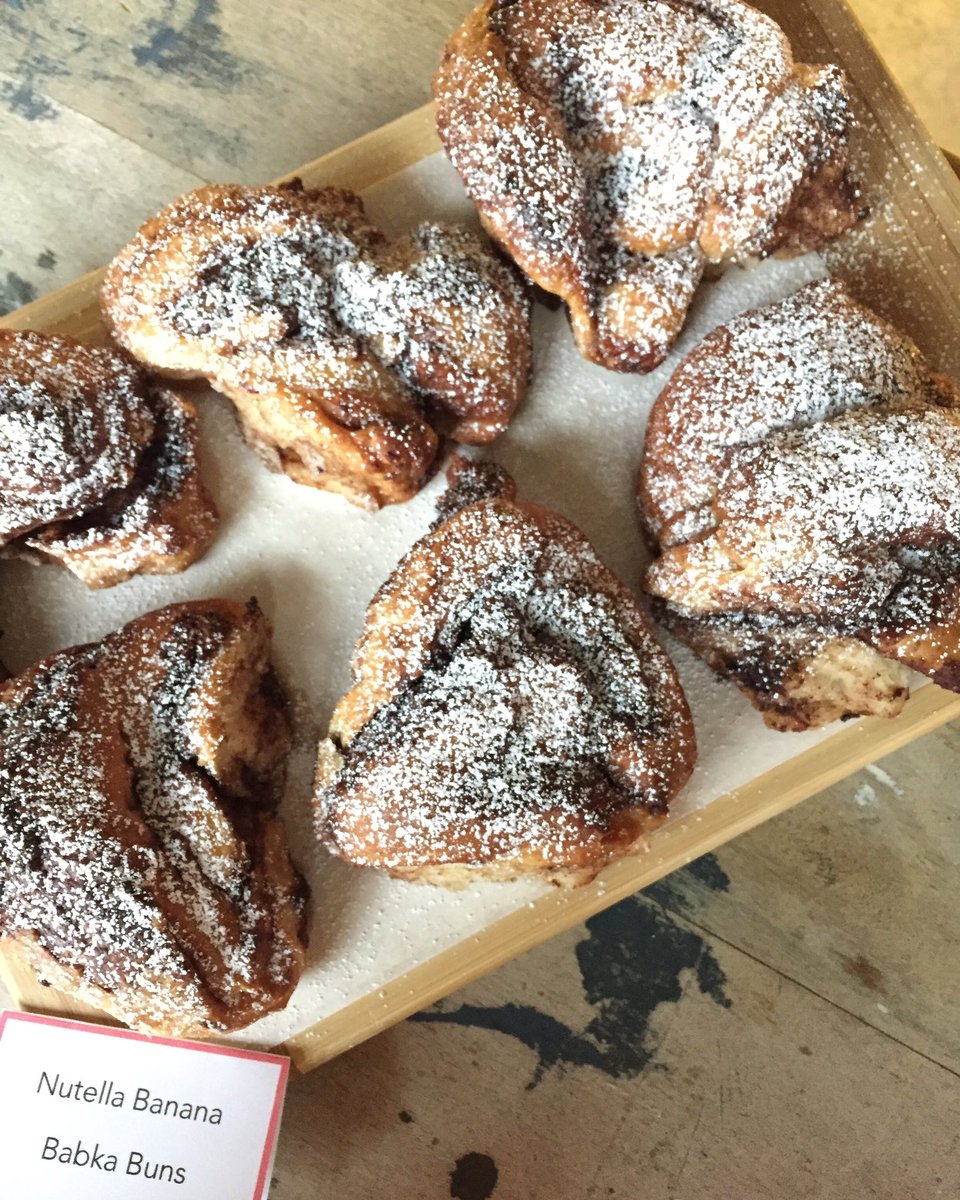 We all know banana bread isn't actually bread... but these are! 🍫🍌🍞Nutella Swirled Banana Babka Buns🍞🍌🍫 - get them while their warm 🙌