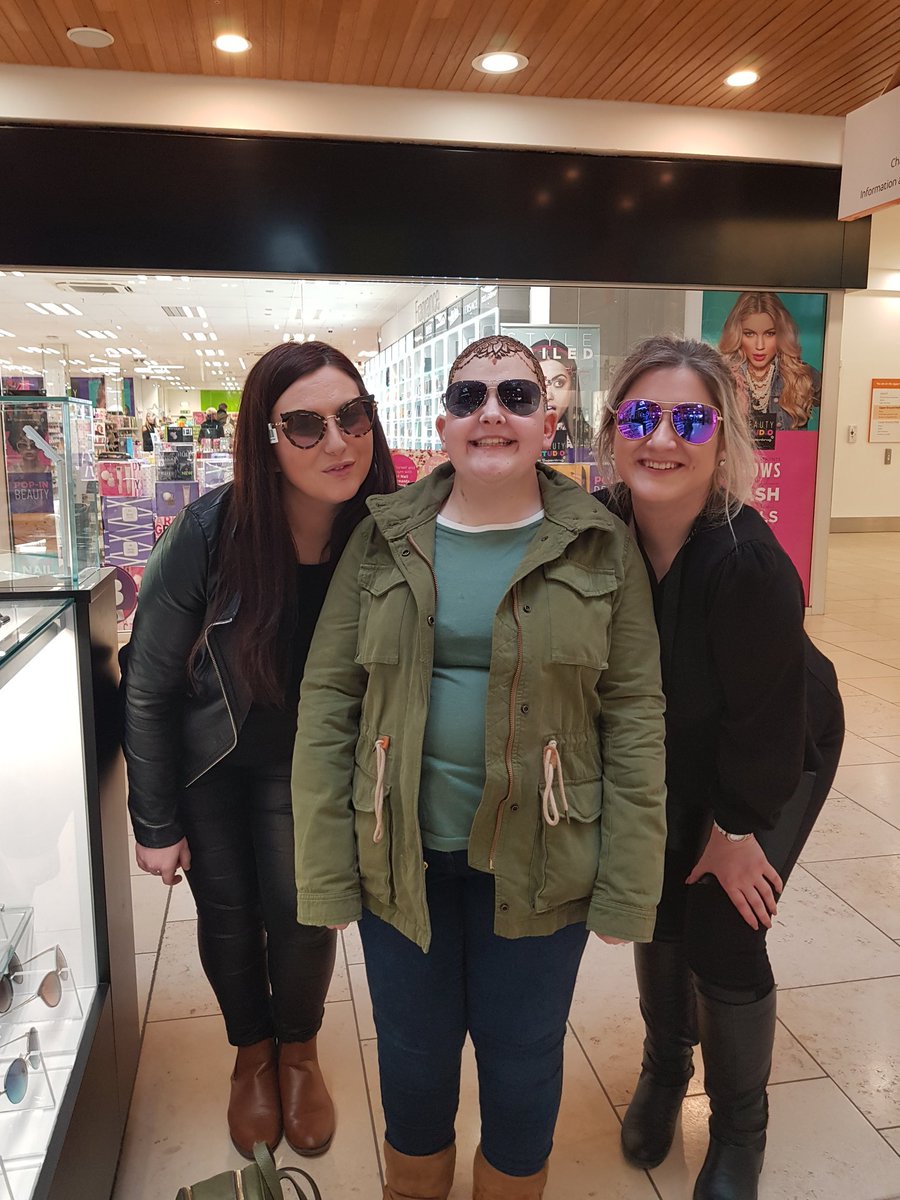 DanielleAyresx's tweet photo. We are honoured to have met this incredible, inspiring, brave, beautiful young lady today &amp; her mum today. What an inspiration you both are. #LittleFighter all the way. Your outlook on life is just amazing. Enjoy your beautiful Sunnies. &amp;&amp; we look forwards to seeing you soon 💙 https://t.co/USRDgsgss5