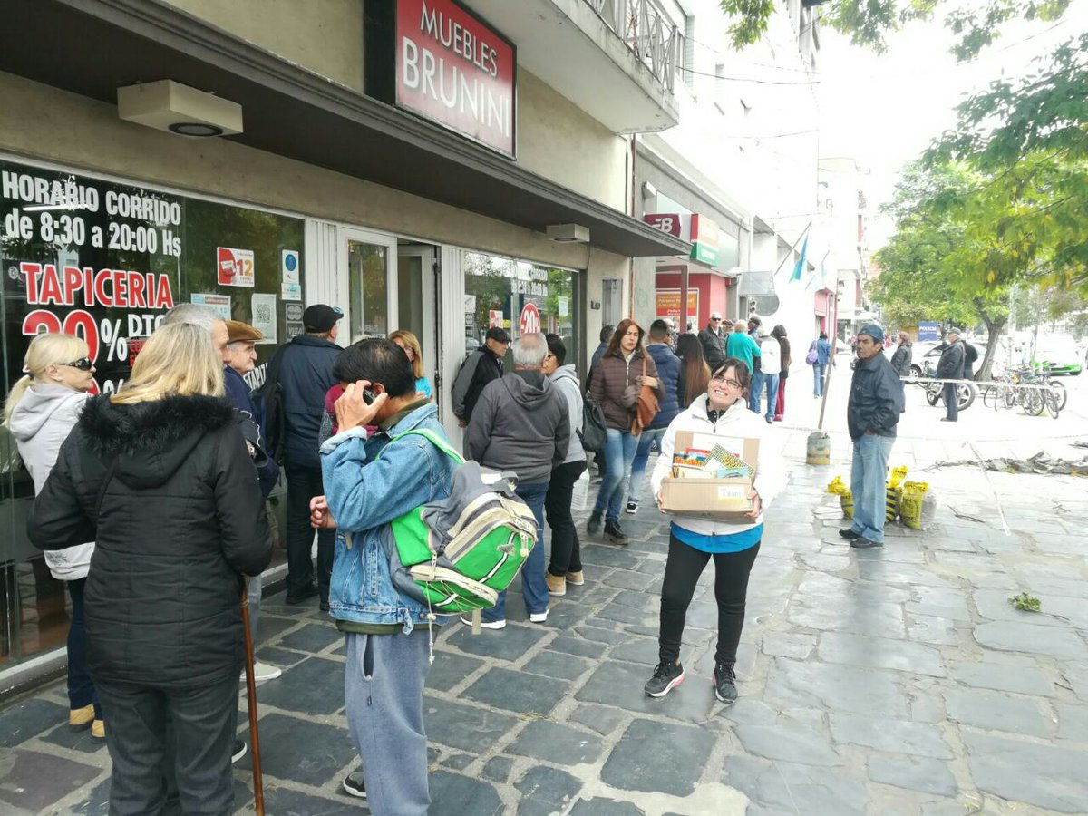 CasadeVeinte's tweet image. Sembrando libros en distintos puntos de la ciudad.
#siembradelibros #LIBROSPERDIDOSMDP